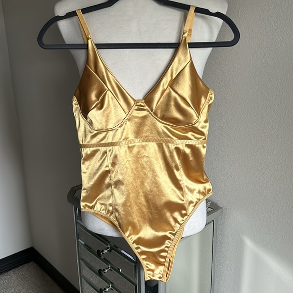 Womens Gold Satin Wireless Leotard Bodysuit w/ Adjustable Straps - Size L - Picture 5 of 11